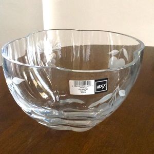 Mikasa 10” crystal beveled serving bowl